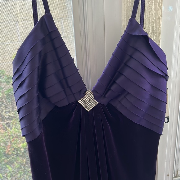 Tadashi size 12 purple, spaghetti strap dress made out of velvet and satin - Picture 3 of 4